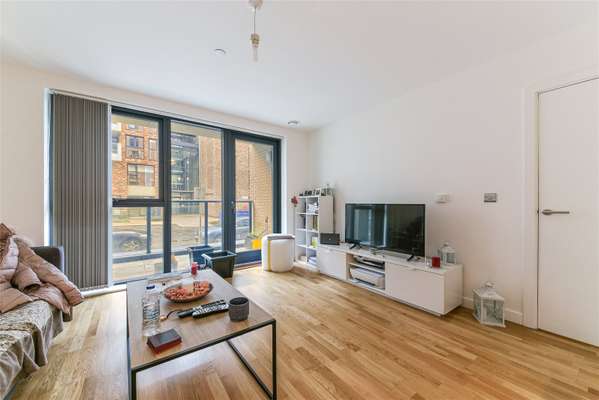 Flat Larkwood Avenue in Greater London