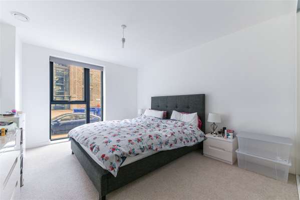 Flat Larkwood Avenue in Greater London