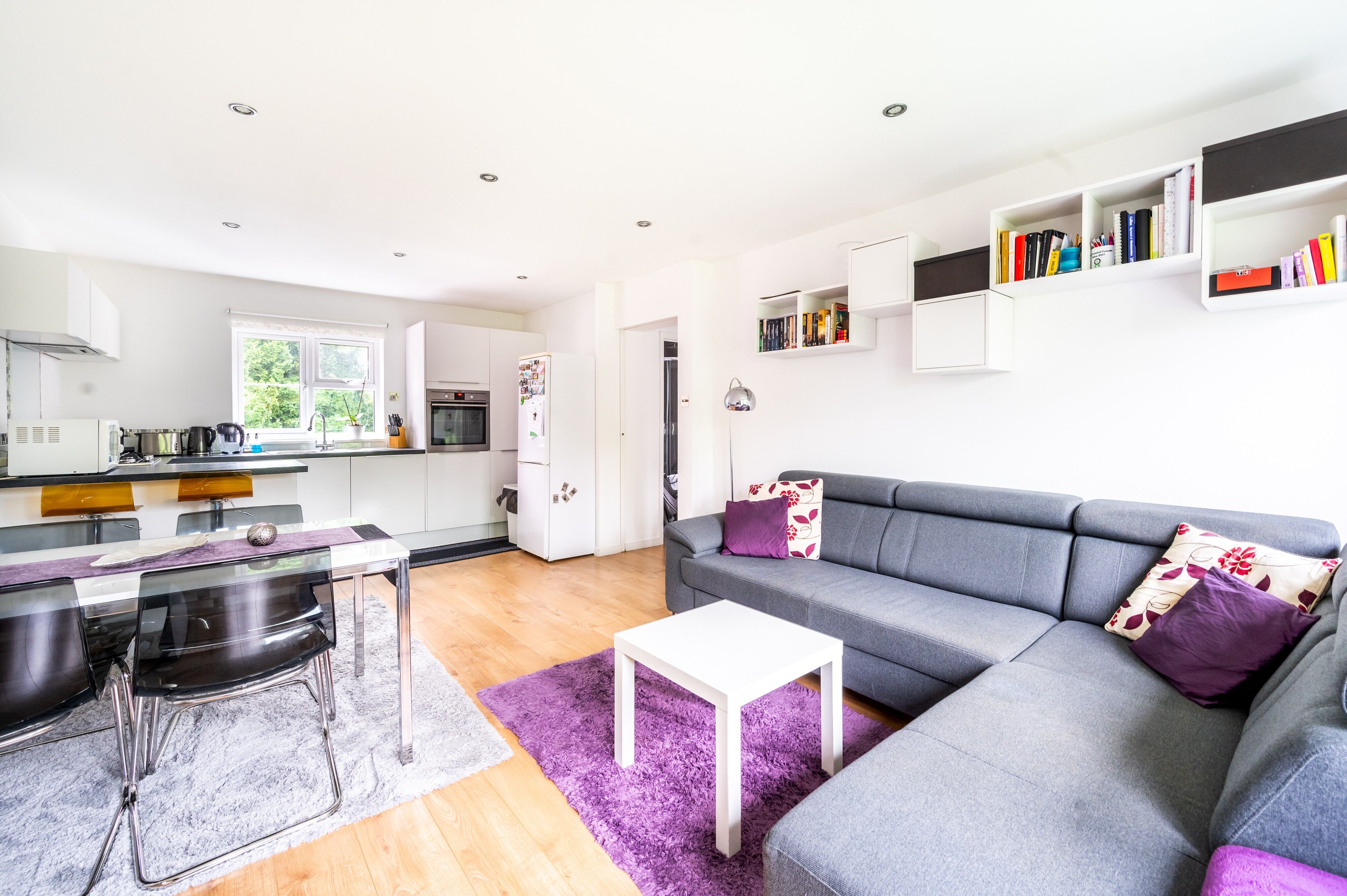 Flat Monarch Mews in Greater London