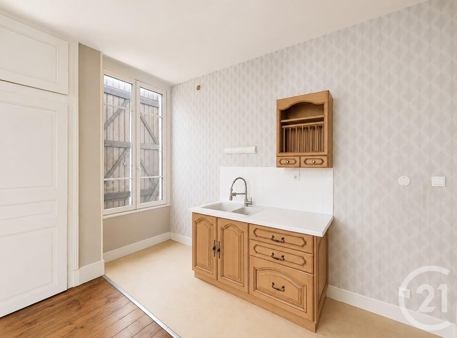 Appartement Rue de la Gare à Puy-Guillaume