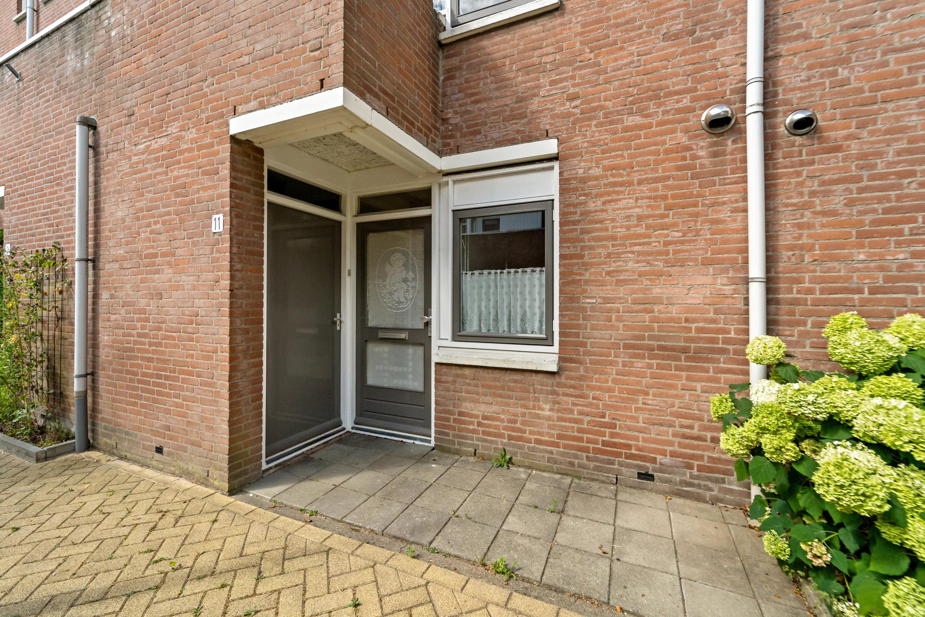 Tussenwoning te koop: Waterhoenstraat 11, Delft