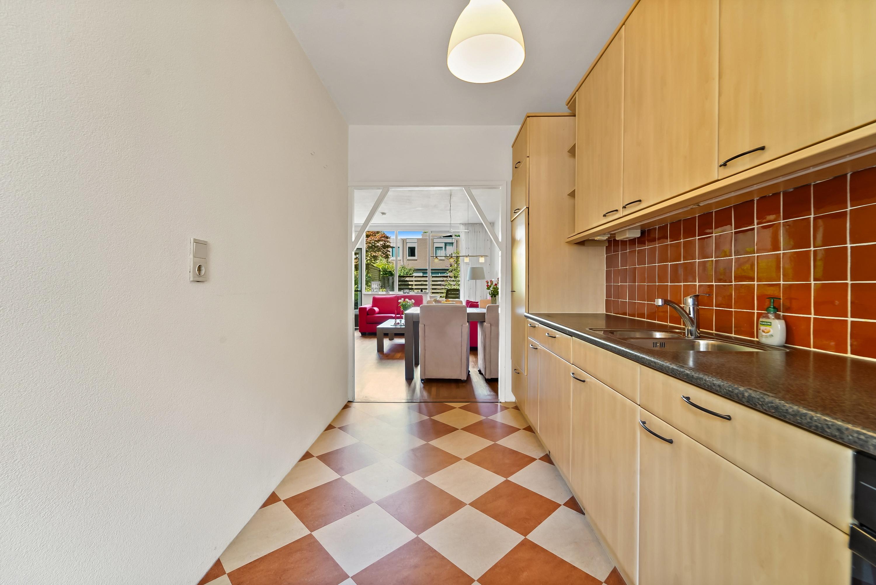 Tussenwoning te koop: Waterhoenstraat 11, Delft