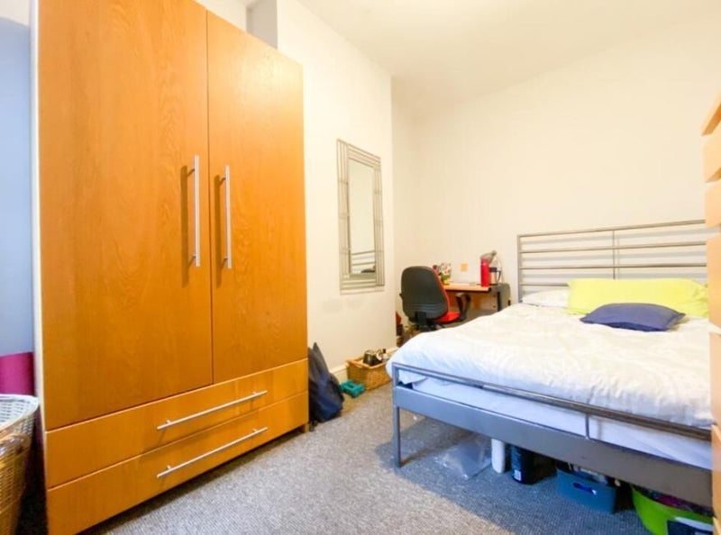 Room Canada Road in Cardiff