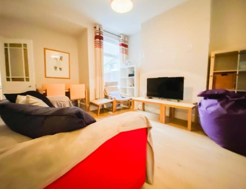 Room Canada Road in Cardiff