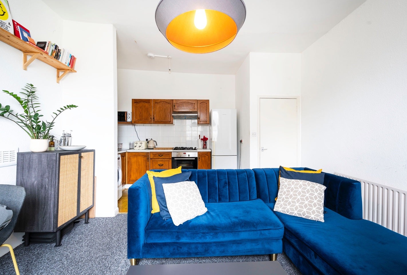 Flat Greenwood Road in Greater London