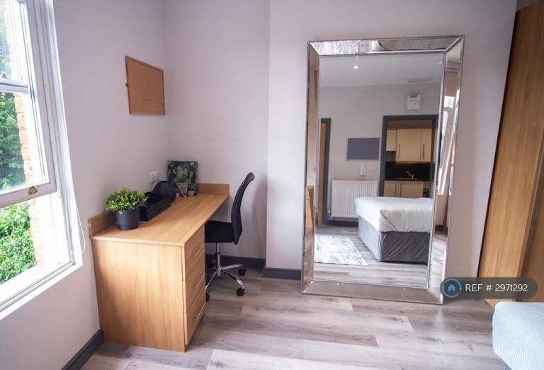 Room Derby Street in West Lancashire
