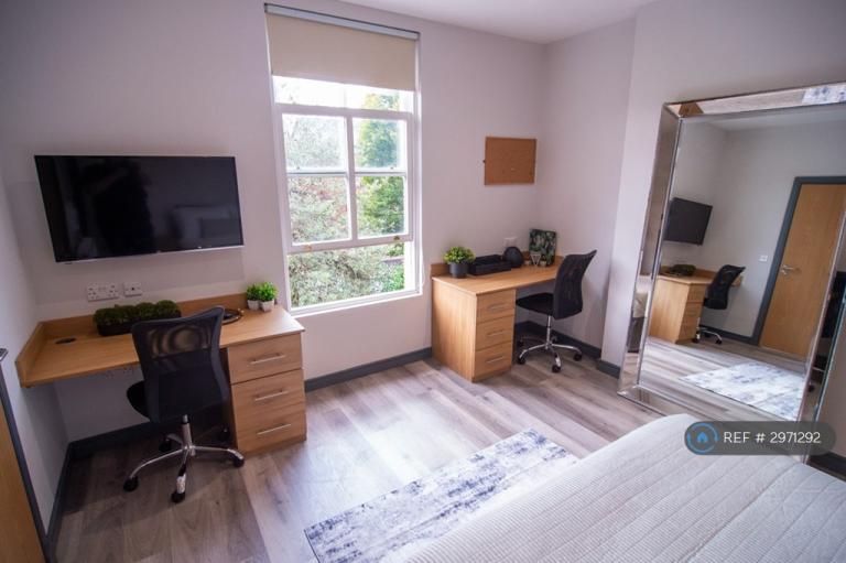 Room Derby Street in West Lancashire