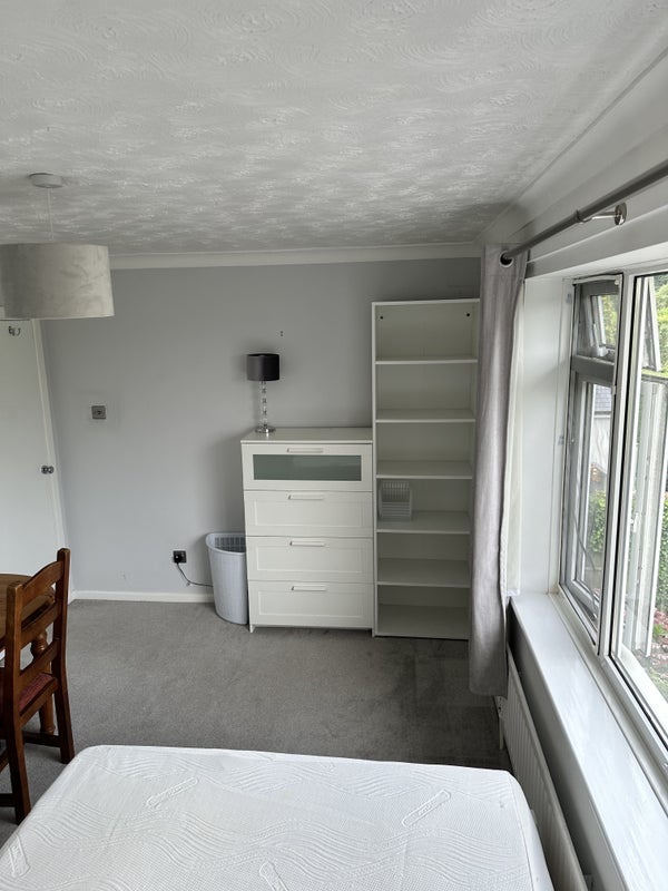 Room Clarendon Road in Poole