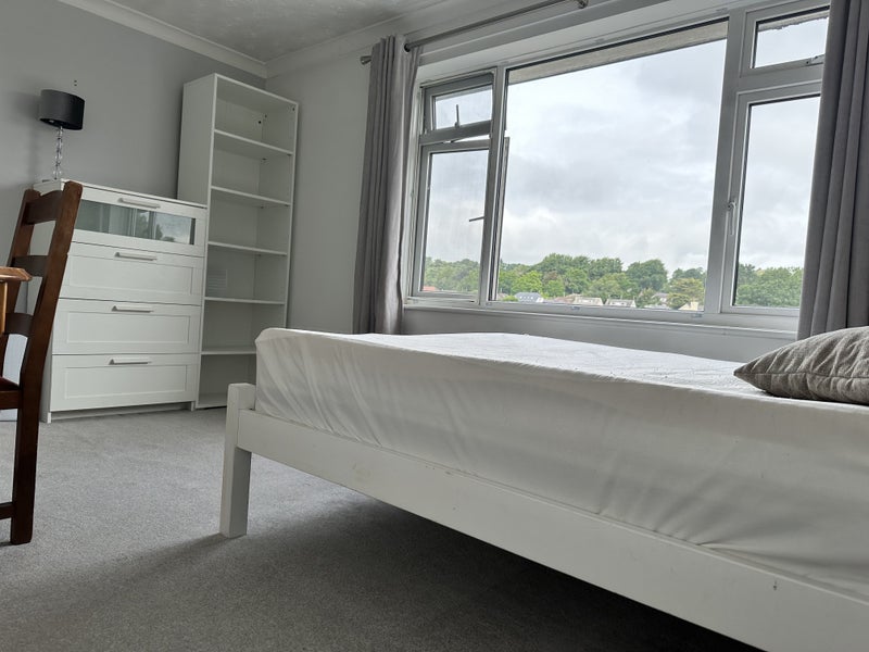 Room Clarendon Road in Poole