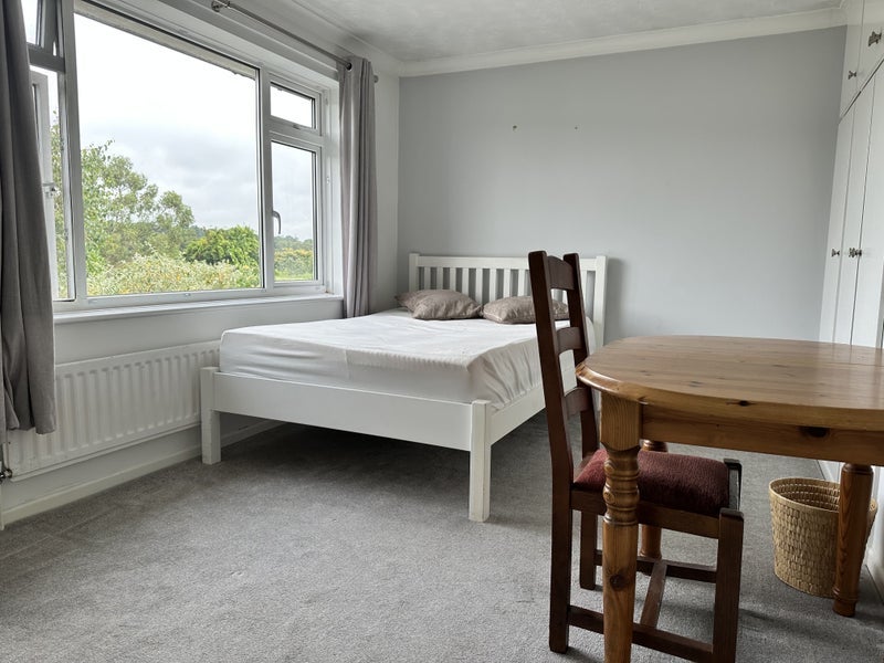 Room Clarendon Road in Poole