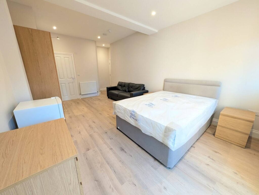 Room Villiers Road in Greater London