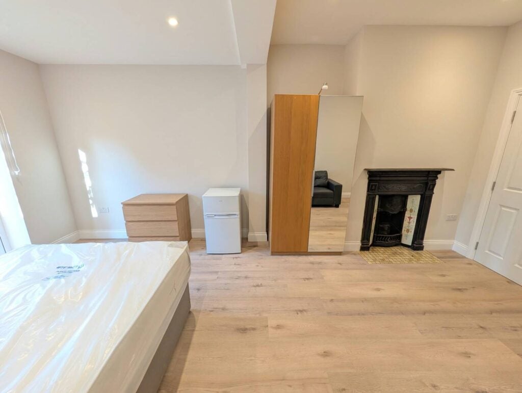 Room Villiers Road in Greater London