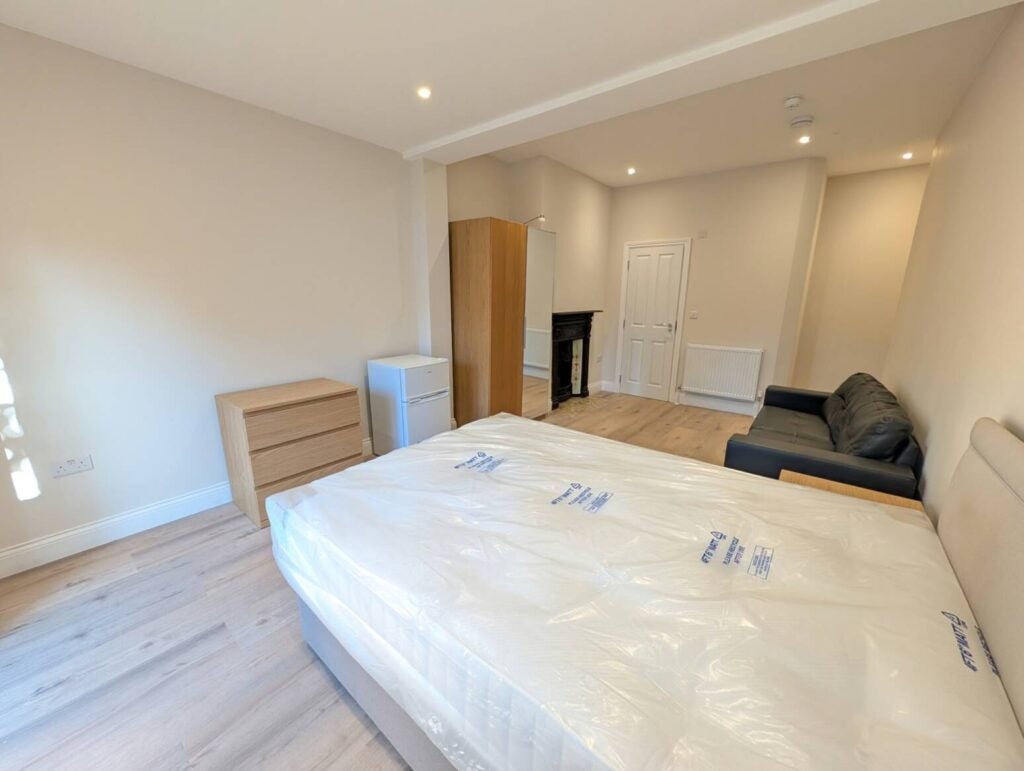 Room Villiers Road in Greater London