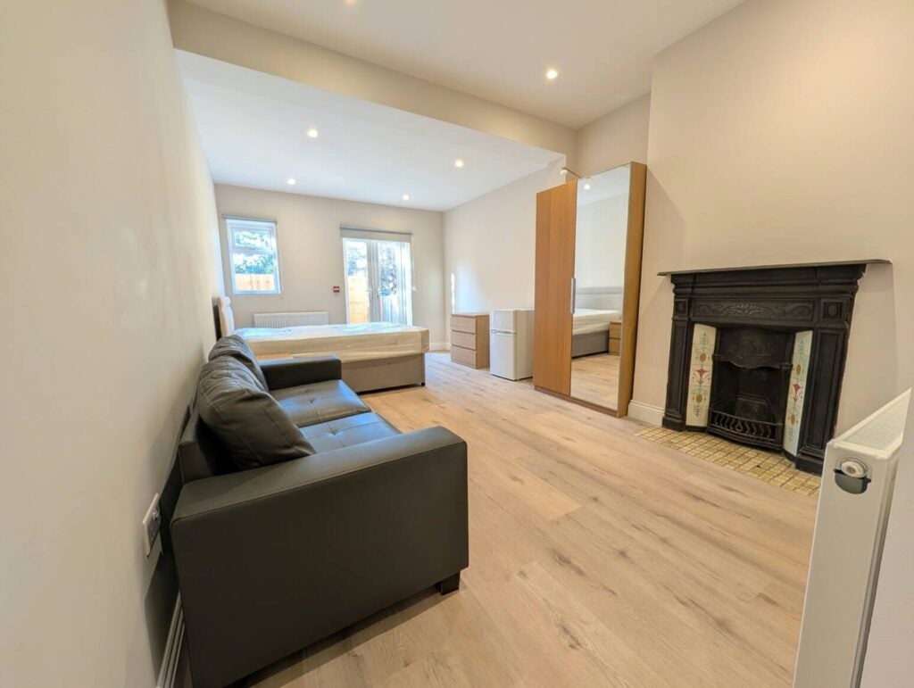 Room Villiers Road in Greater London