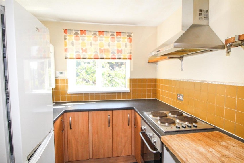 Flat Tanyard Close in Horsham