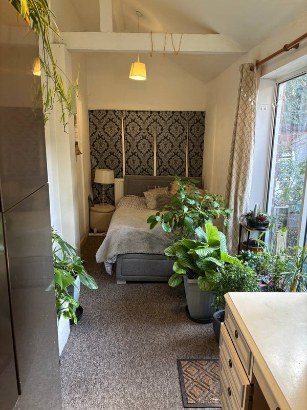 Room Victoria Park Road in Leicester