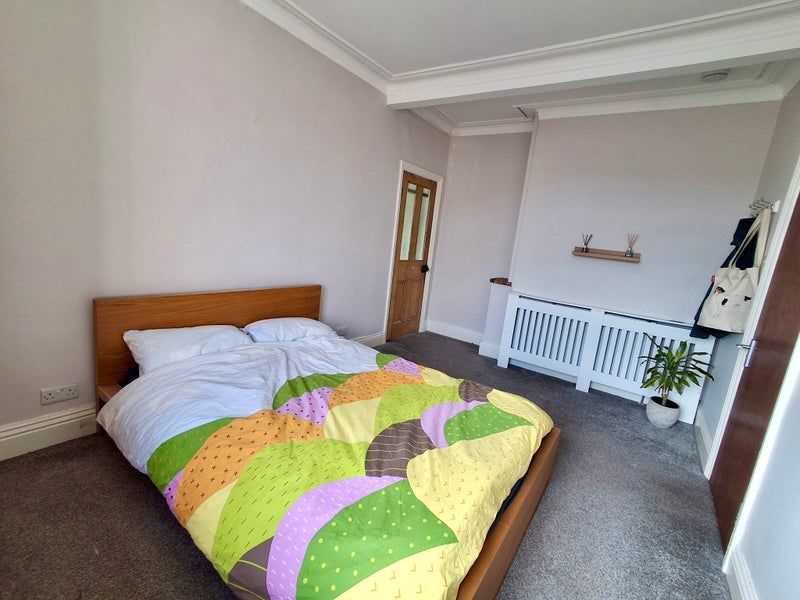 Room Sholebroke Place in Leeds