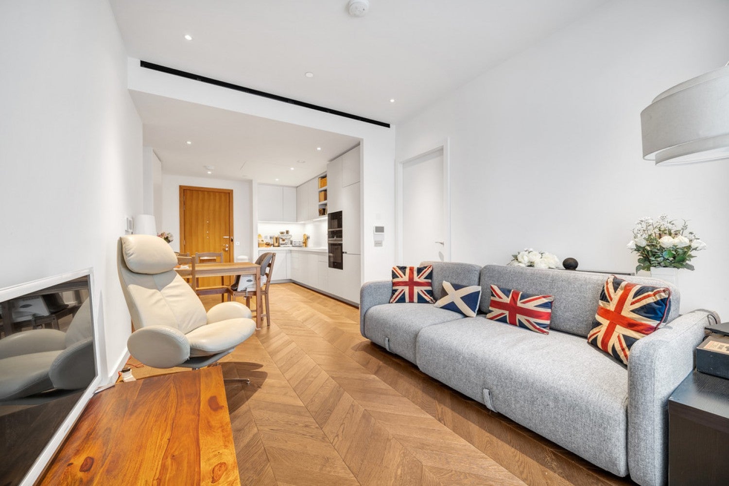 Flat Electric Boulevard in Greater London