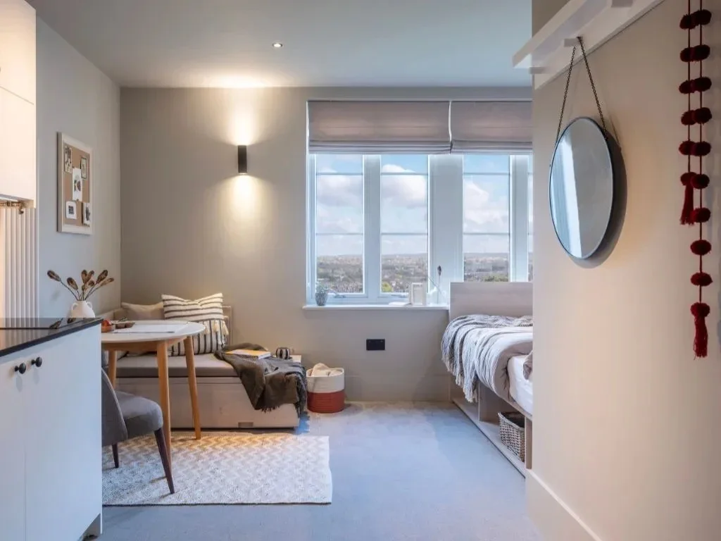 Room Augustus Road in Greater London