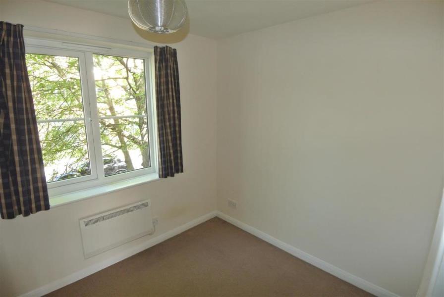 Flat Brighton Road in Borough of Runnymede