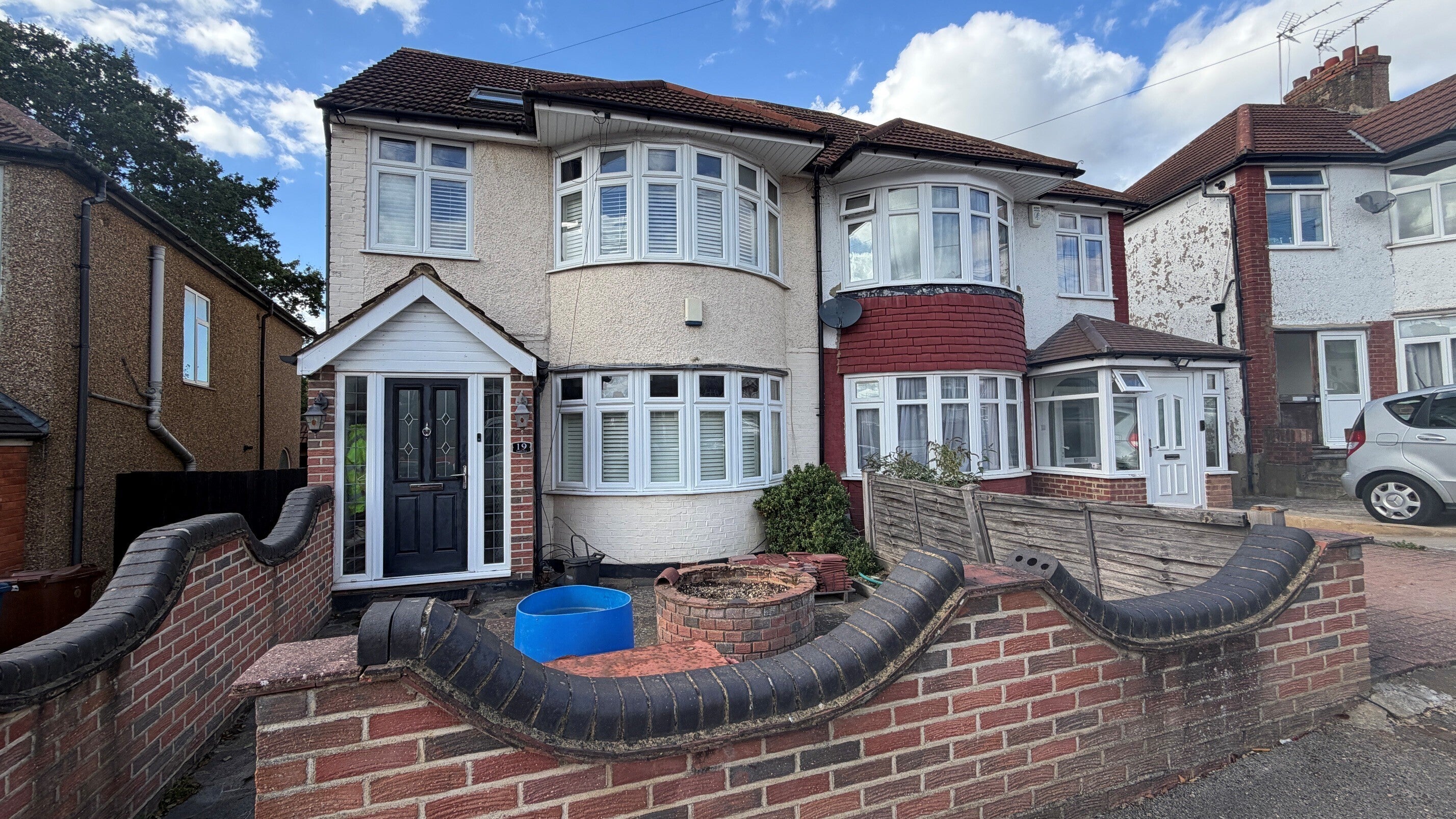 House Bengarth Drive in Greater London