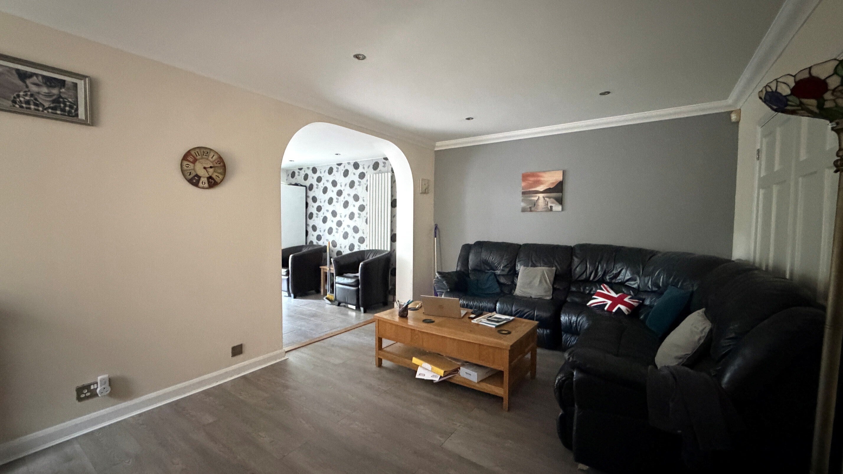 House Bengarth Drive in Greater London
