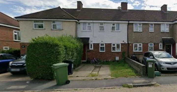 Flat Cleeve Road in Mole Valley