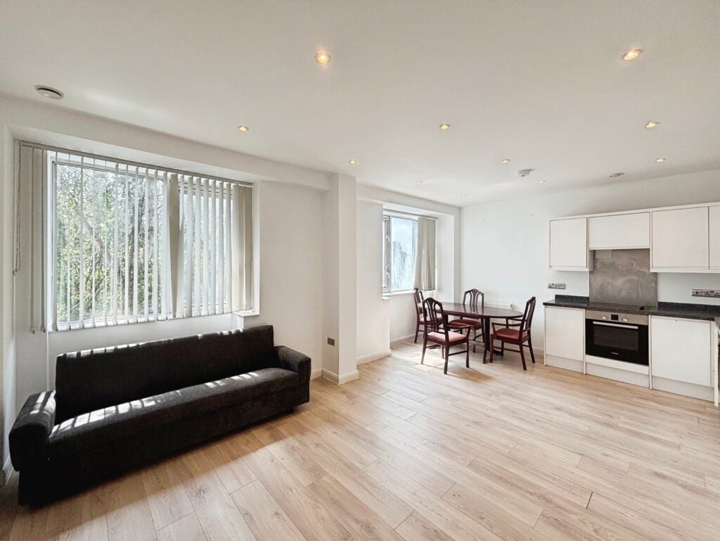 Flat Middle Gordon Road in Surrey Heath