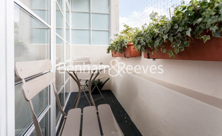 Flat Sloane Avenue in Greater London