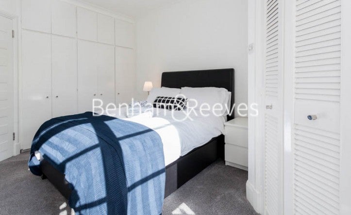 Flat Sloane Avenue in Greater London
