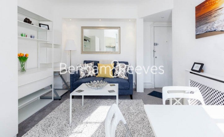 Flat Sloane Avenue in Greater London