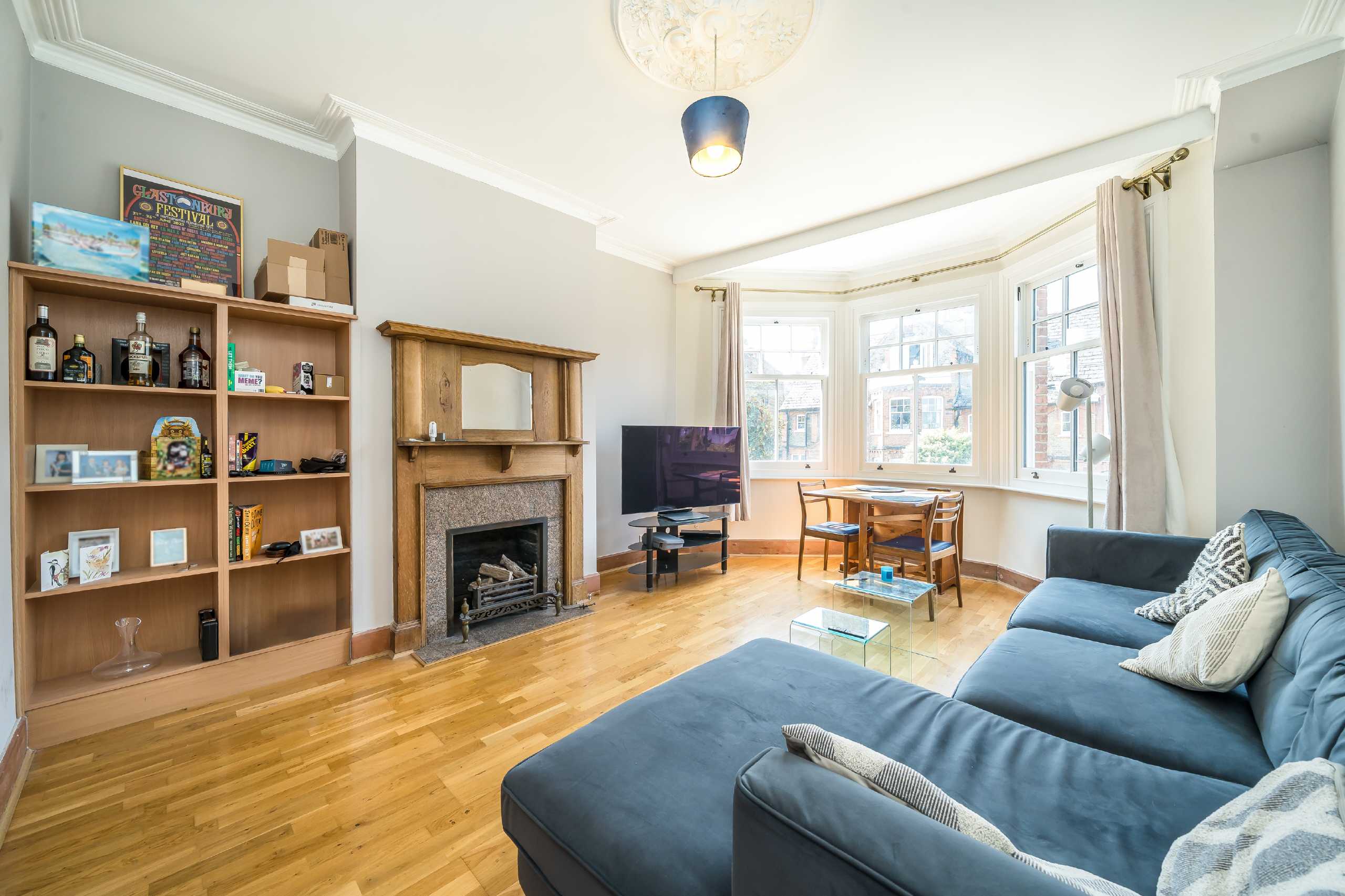 Flat Kirkstall Road in Greater London
