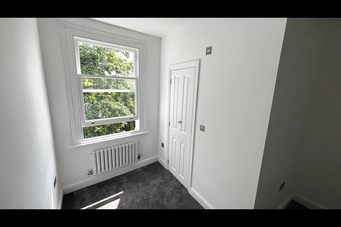 Flat Dalling Road in Greater London