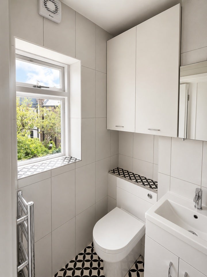 Flat Dalling Road in Greater London