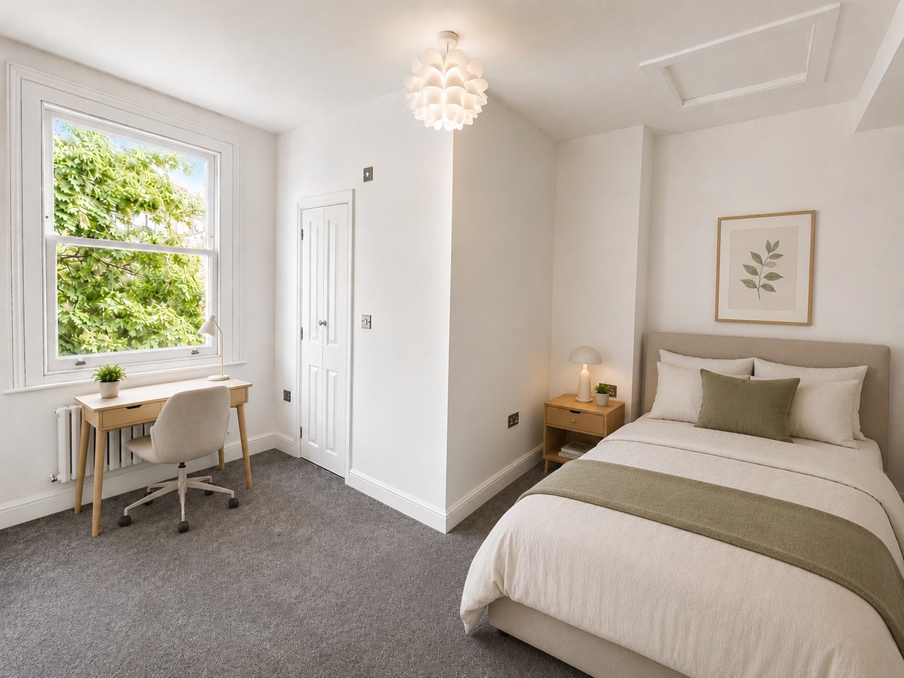 Flat Dalling Road in Greater London
