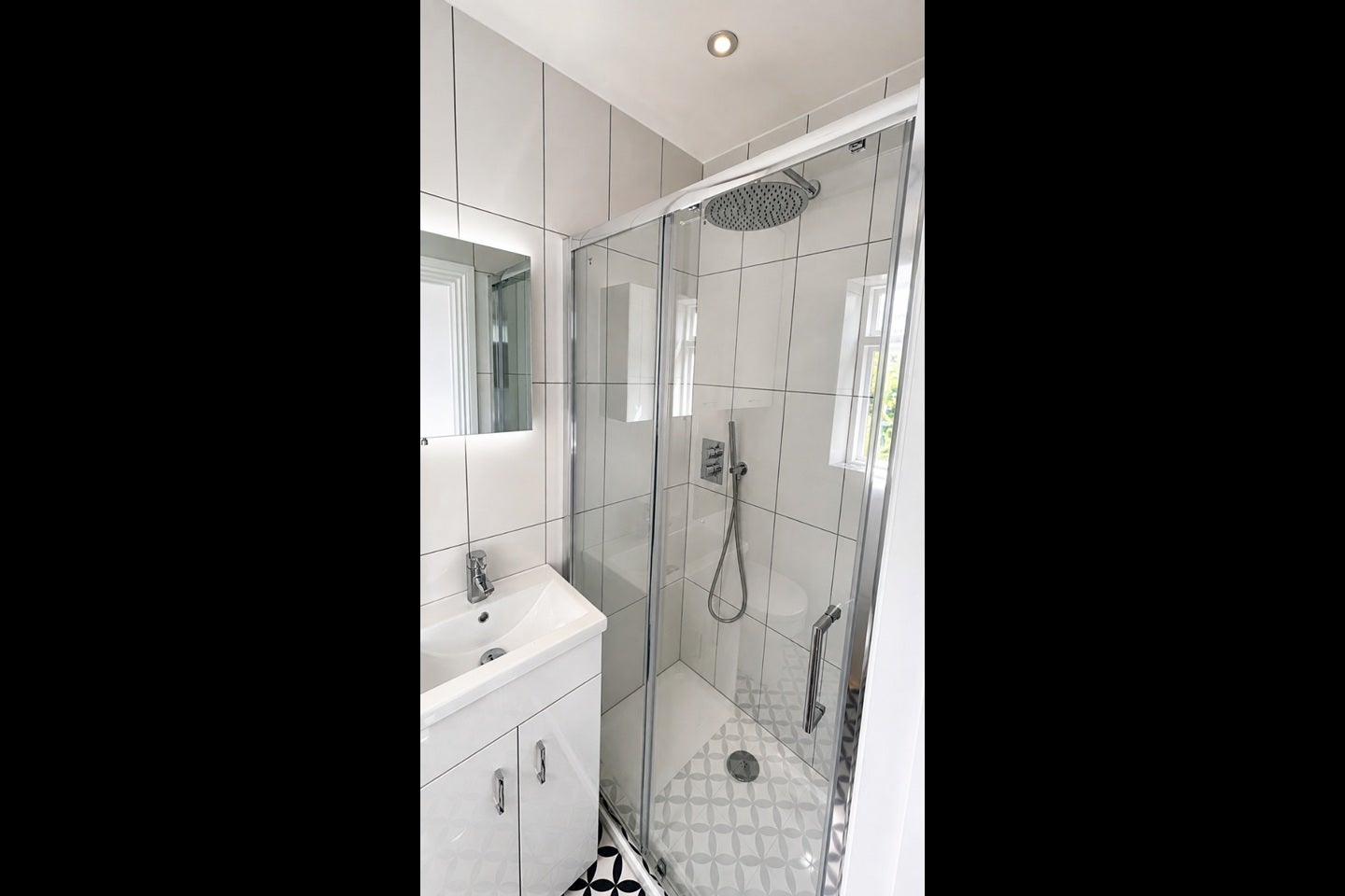 Flat Dalling Road in Greater London
