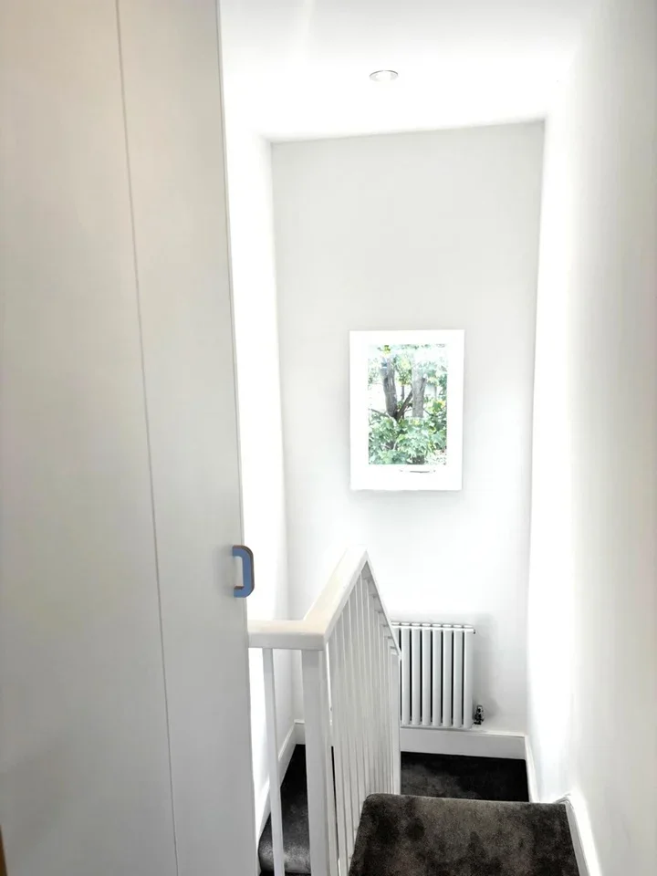 Flat Dalling Road in Greater London