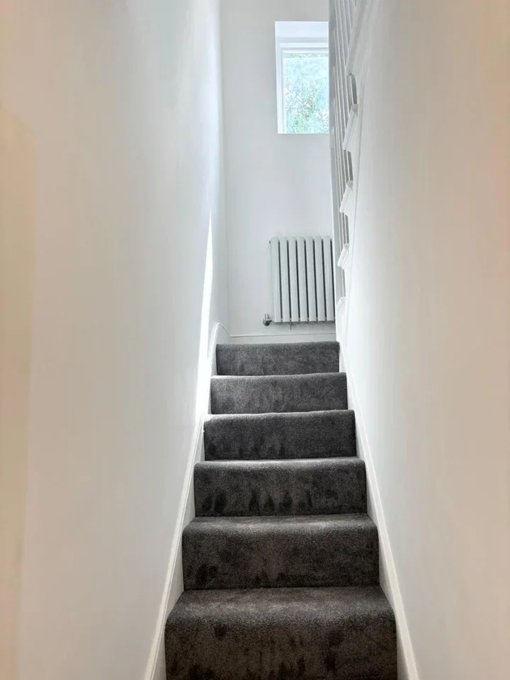 Flat Dalling Road in Greater London