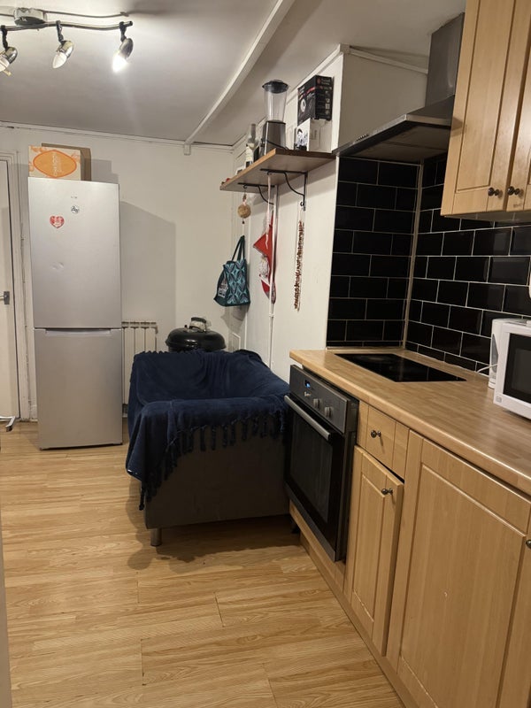 Room Hubert Grove in Greater London