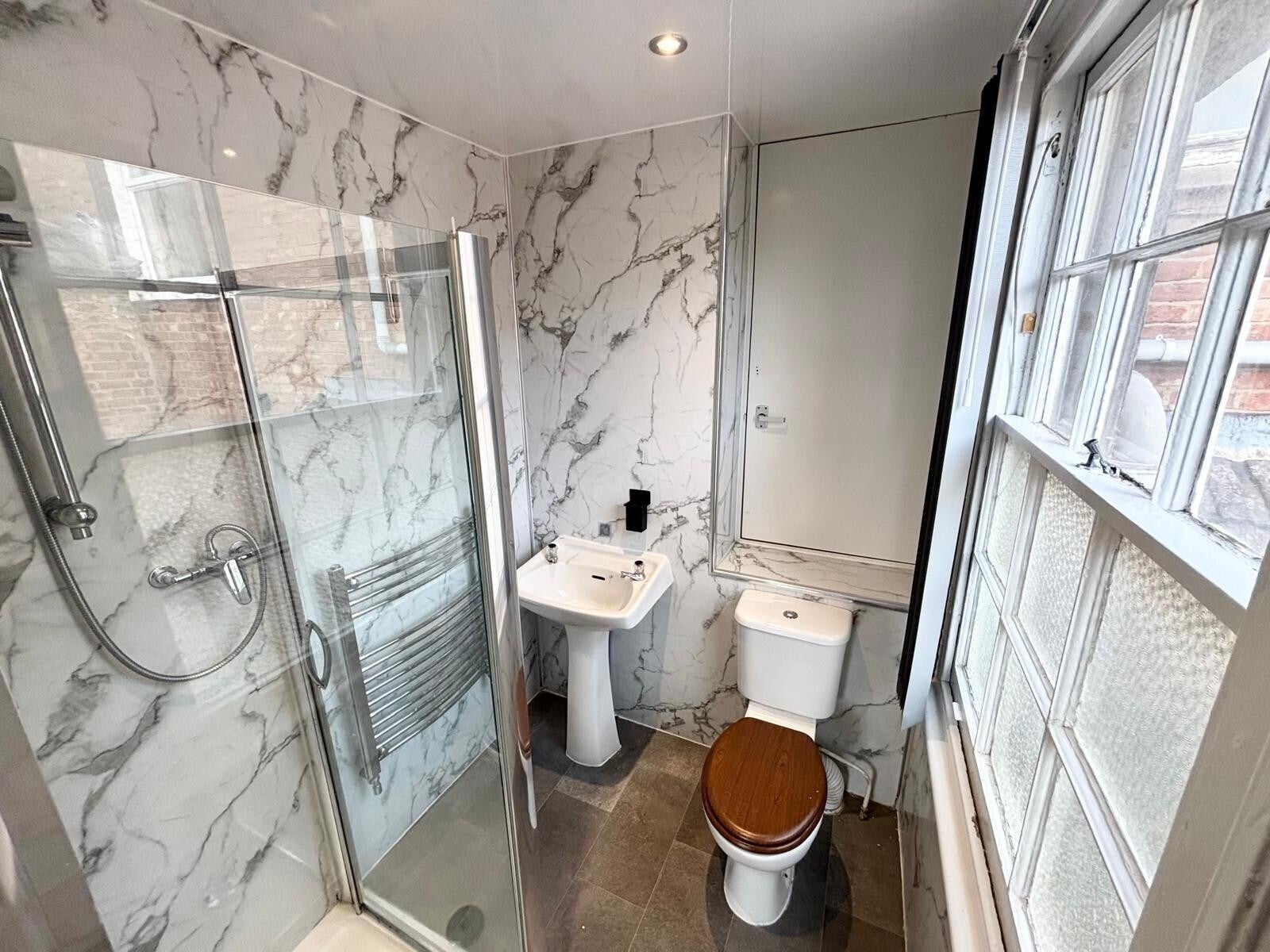 Room Clarendon Avenue in Royal Leamington Spa