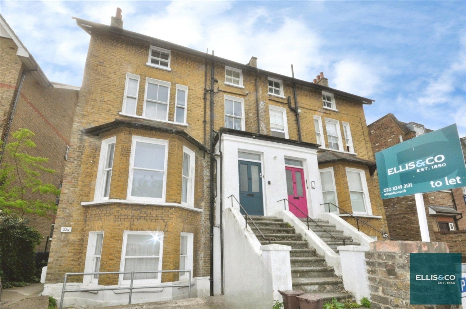 Flat Friern Park in Greater London