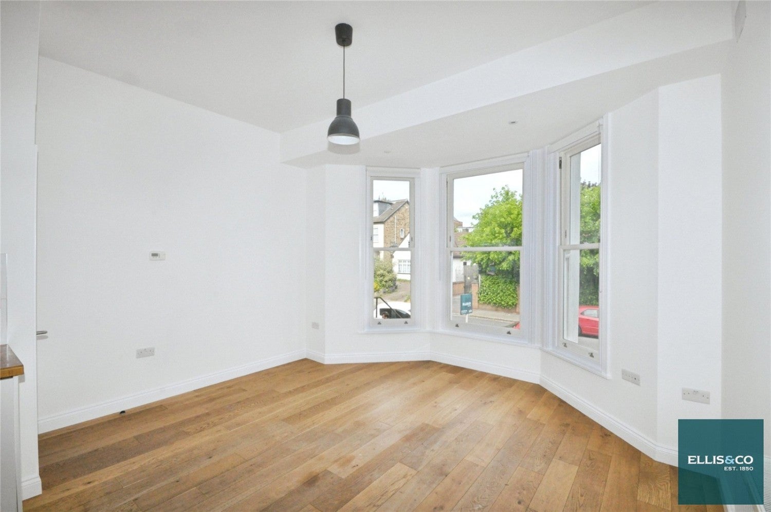 Flat Friern Park in Greater London