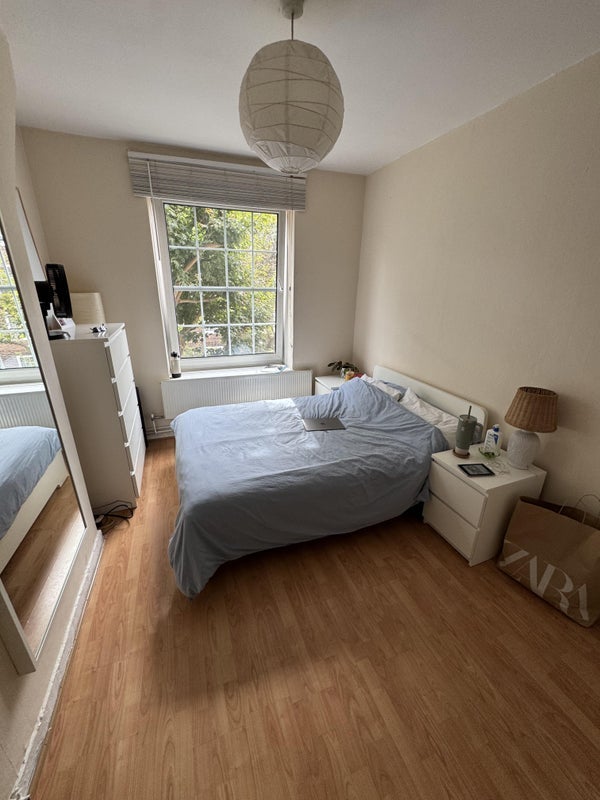 Room Clayton Street in Greater London