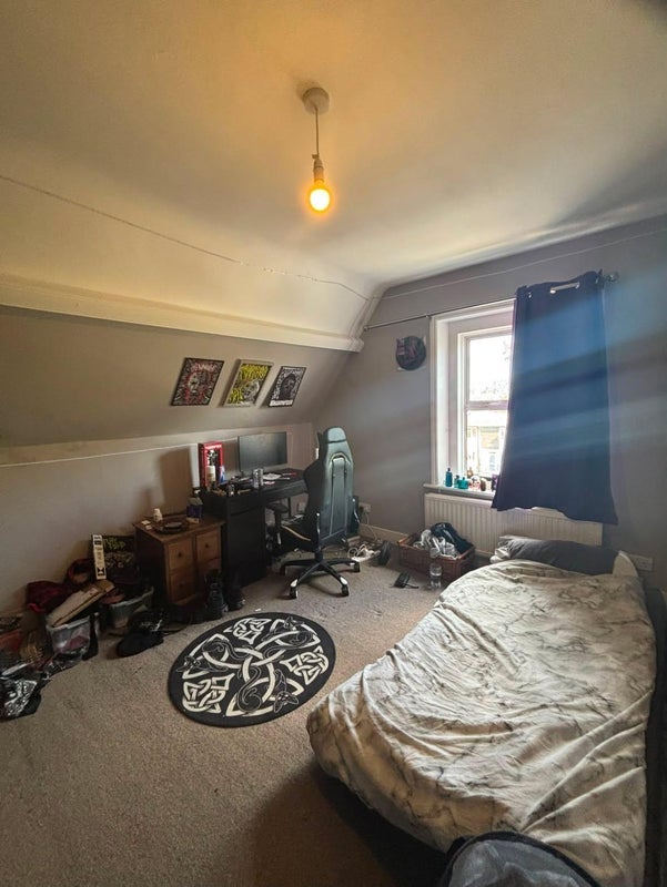 Room Selhurst Road in Greater London