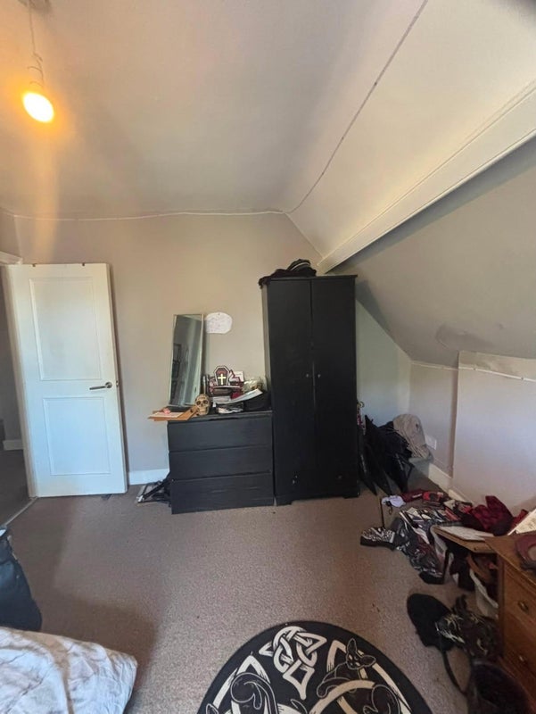 Room Selhurst Road in Greater London