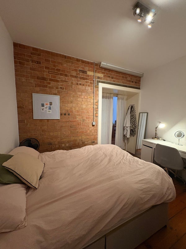 Room Back Church Lane in Greater London