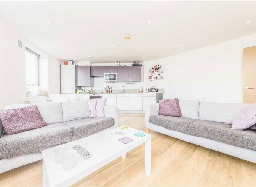 Flat Jamaica Road in Greater London