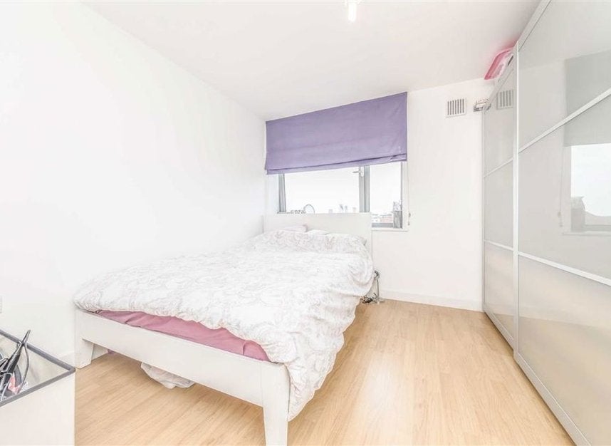 Flat Jamaica Road in Greater London