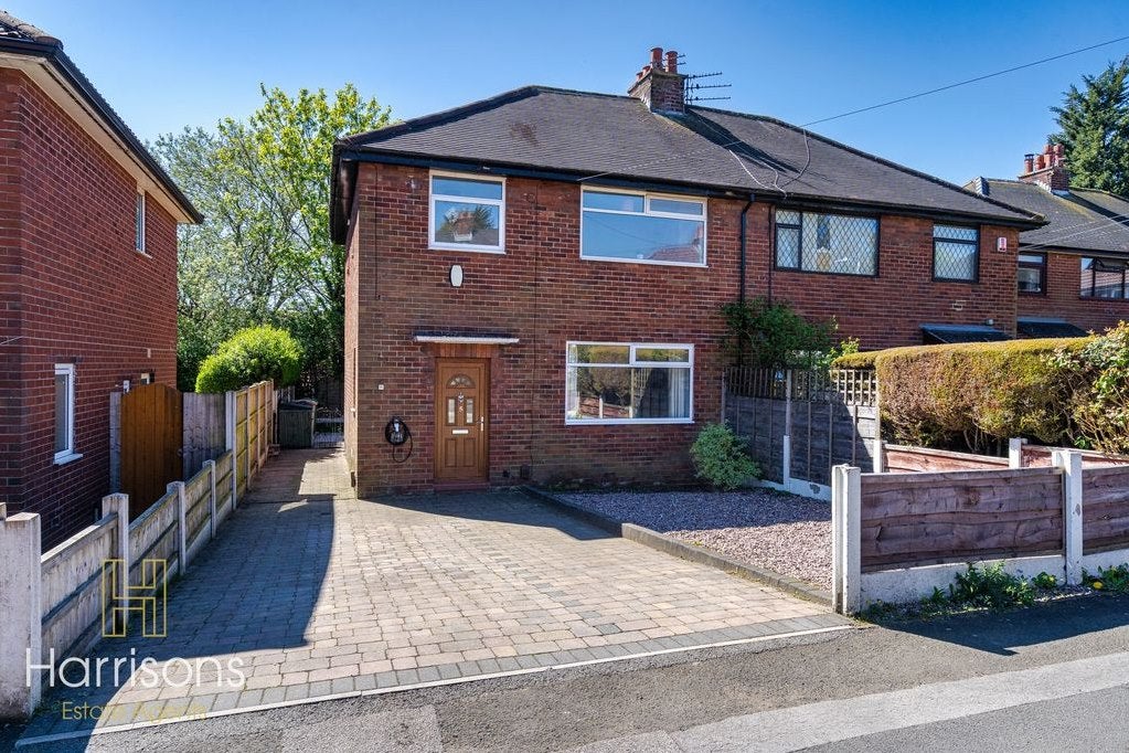 Flat Eskdale Grove in Farnworth