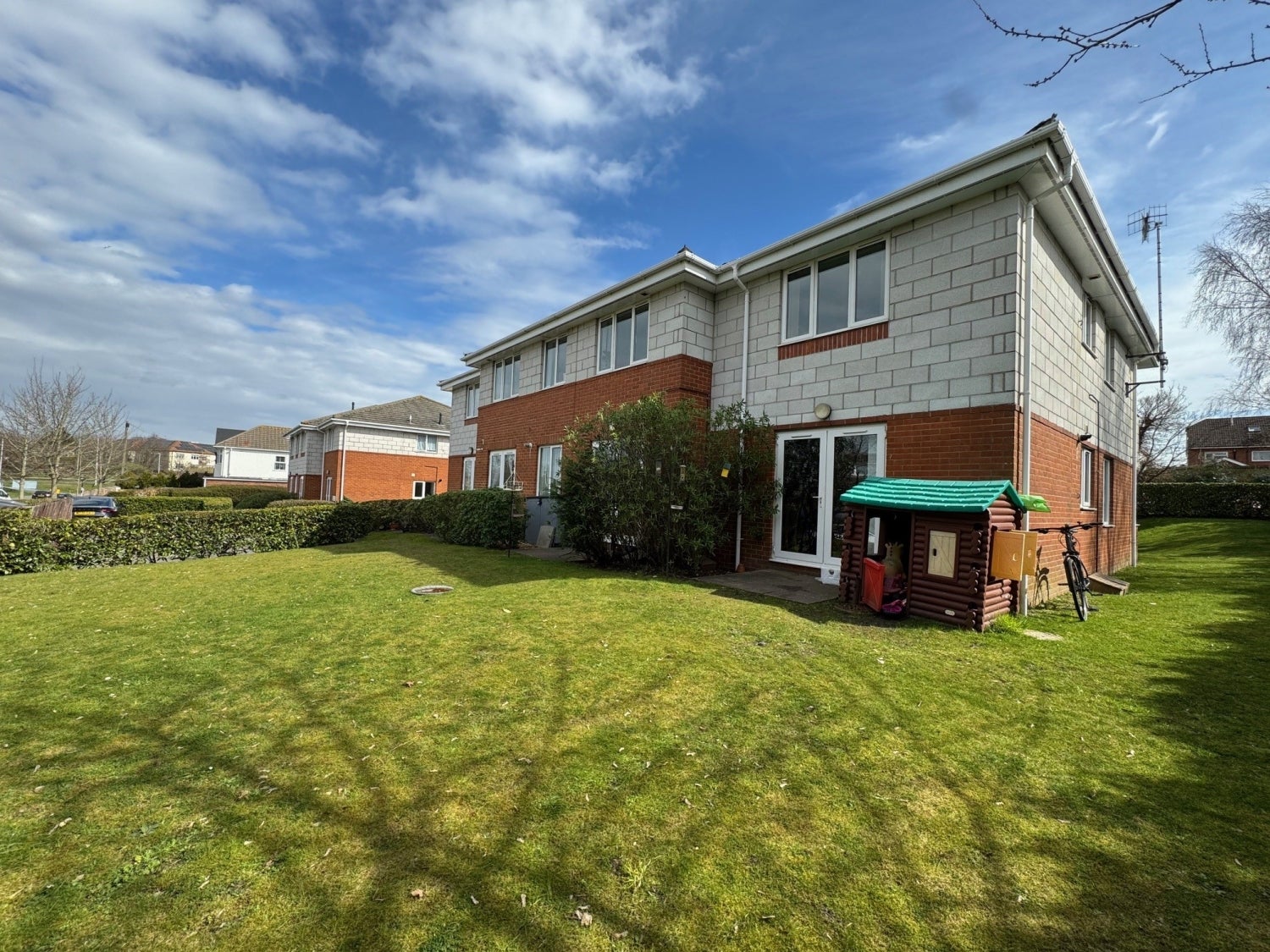 Flat Oakdale Road in Poole